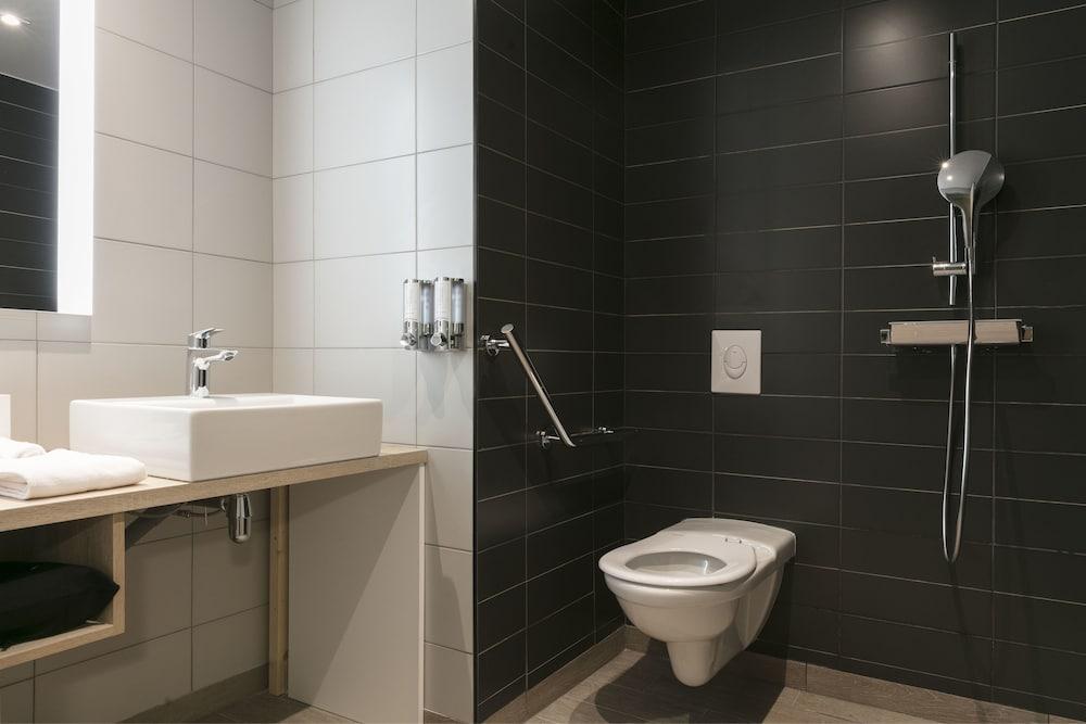 Hampton By Hilton Paris Hotel 4*