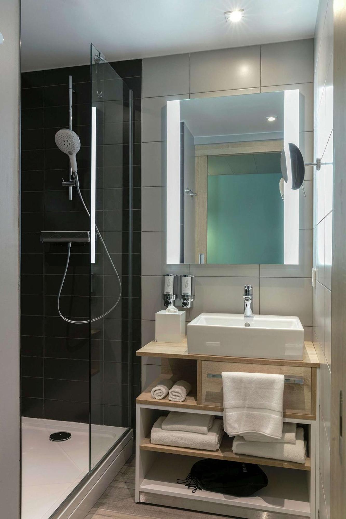 Hotel Hampton By Hilton Paris 4*