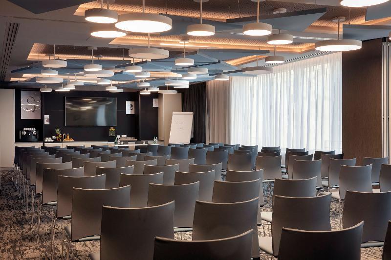 Hampton By Hilton Paris 4*